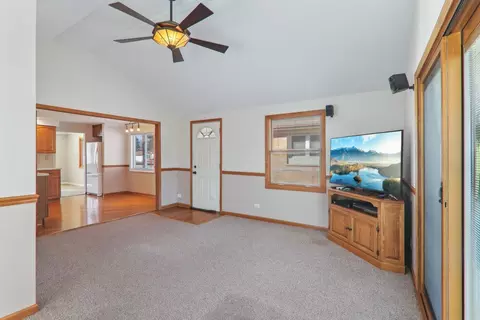 1014 Walter Ave, Des Plaines, IL 60016 photo 15