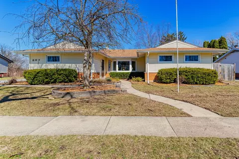 807 Brantwood Ave, Elk Grove Village, IL 60007