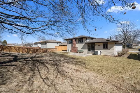 Exterior - 966 Sycamore Ln, Bartlett, IL 60103 photo 2 of 3
