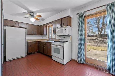 Kitchen - 966 Sycamore Ln, Bartlett, IL 60103 photo 1 of 1