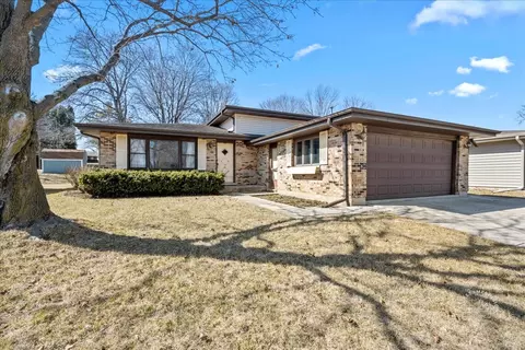 966 Sycamore Ln, Bartlett, IL 60103