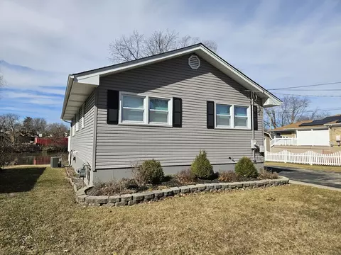 80 Mill St, Momence, IL 60954