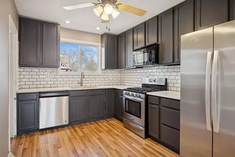 Kitchen - 4906 Roberts Rd, Mchenry, IL 60051 photo 1 of 2