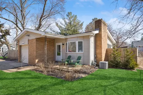 4906 Roberts Rd, Mchenry, IL 60051