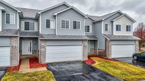 1803 Waters Edge Dr, Minooka, IL 60447
