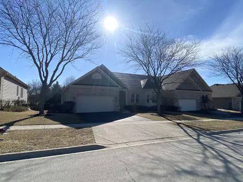 2002 Harrow Gate Dr, Woodstock, IL 60098