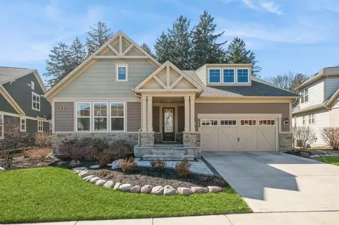 645 Insull Dr, Vernon Hills, IL 60061