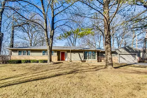 881 Apple Tree Ln, Highland Park, IL 60035