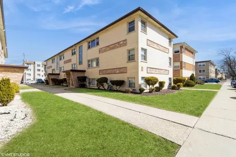 6847 N Olmsted Ave #1, Chicago, IL 60631
