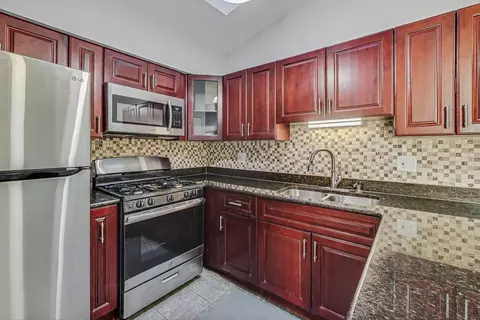 Kitchen - 1350 Longacre Ln #1350, Wheeling, IL 60090 photo 2 of 3