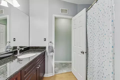 Bath - 1350 Longacre Ln #1350, Wheeling, IL 60090 photo 1 of 3