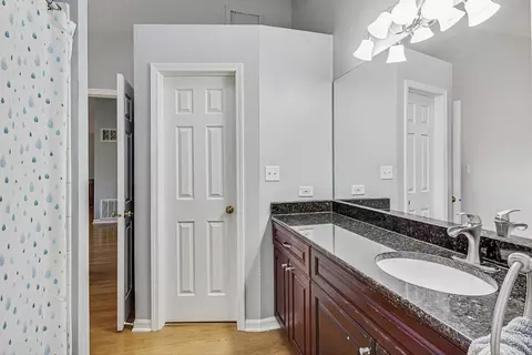 Bath - 1350 Longacre Ln #1350, Wheeling, IL 60090 photo 2 of 3