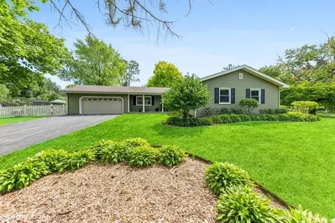734 Paradise Ln, Libertyville, IL 60048