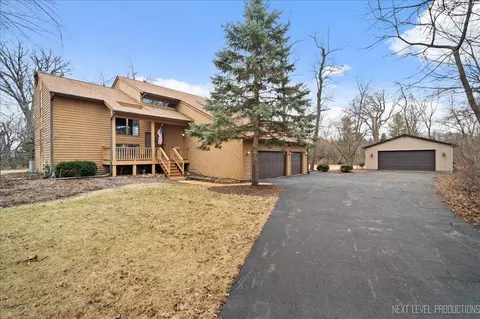 2 N625 Landrose Ln, Maple Park, IL 60151
