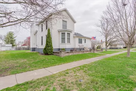 409 E Cemetery St, Chenoa, IL 61726 photo 2