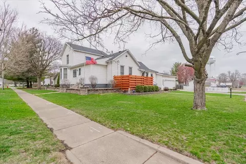 409 E Cemetery St, Chenoa, IL 61726 photo 3