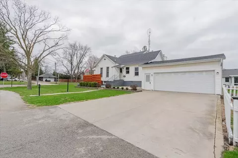 409 E Cemetery St, Chenoa, IL 61726 photo 4