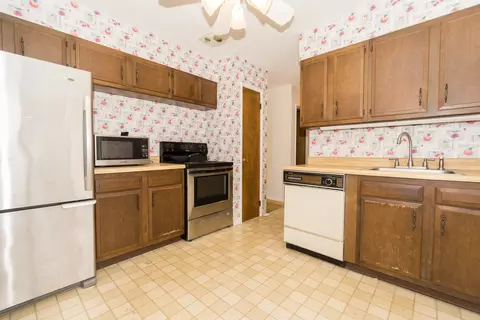 470 E Vallette St, Elmhurst, IL 60126 photo 5