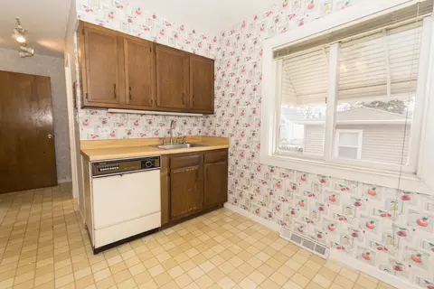 470 E Vallette St, Elmhurst, IL 60126 photo 7
