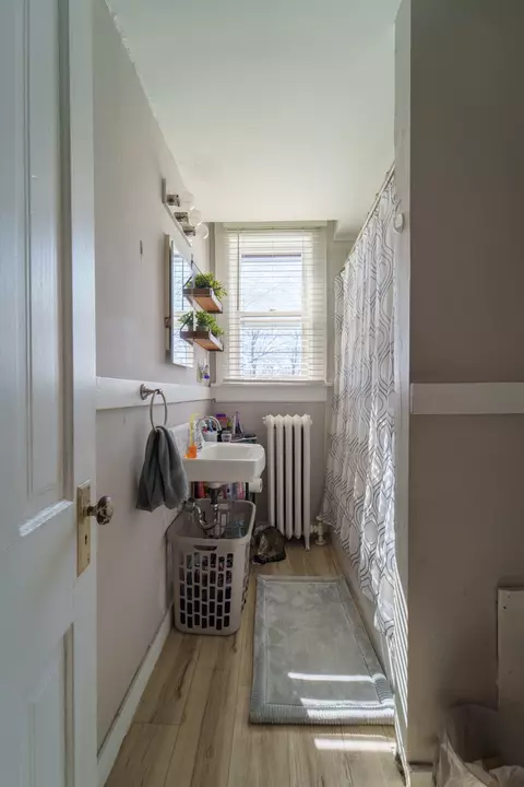Bath - 167 Cherry St, Elgin, IL 60120 photo 1 of 2