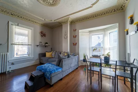 Living - 167 Cherry St, Elgin, IL 60120 photo 2 of 5