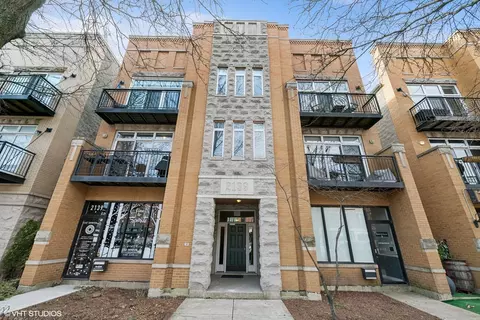 2139 W Roscoe St #2E, Chicago, IL 60618