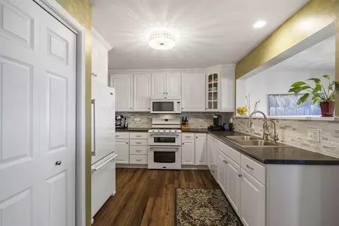 23900 Mcmullin Cir, Plainfield, IL 60586 photo 6