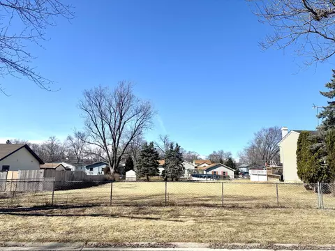 1414 N Pleasant Dr, Round Lake Beach, IL 60073