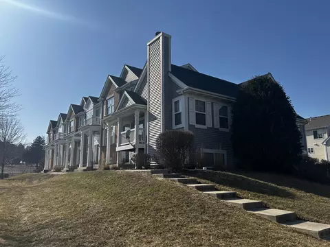 568 Lincoln Station Dr, Oswego, IL 60543