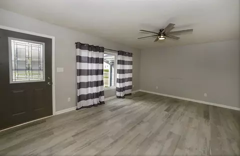 720 W Mckinley Rd, Ottawa, IL 61350 photo 2
