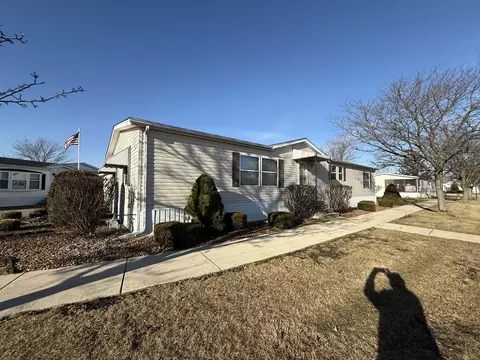 100 Petunia Cir, Matteson, IL 60443
