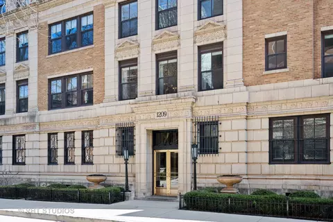 1209 N Astor St #3N, Chicago, IL 60610