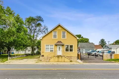 1817 N Broadway St, Crest Hill, IL 60403