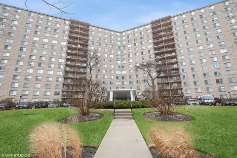 6833 N Kedzie Ave #411, Chicago, IL 60645