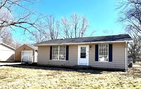 3317 York Dr, Champaign, IL 61821