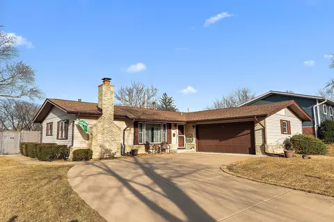 15401 Arroyo Dr, Oak Forest, IL 60452