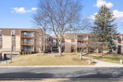 1105 N Mill St #116, Naperville, IL 60563