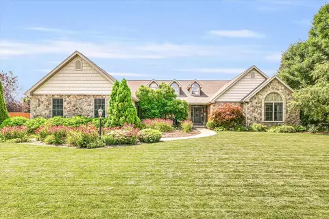 1815 Cobble Creek Dr, Mahomet, IL 61853