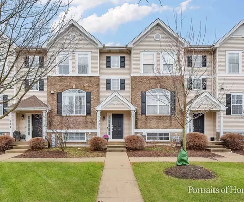 820 Shadowbrook Ct, Oswego, IL 60543