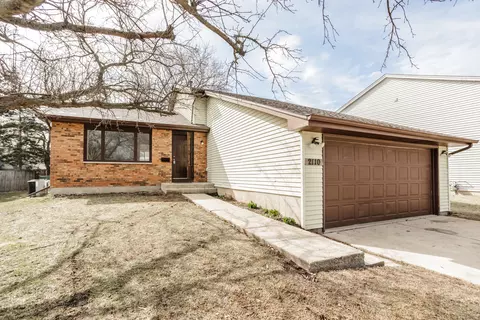 2110 Charleston Dr, Aurora, IL 60506