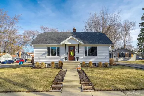1019 Charles St, Aurora, IL 60506