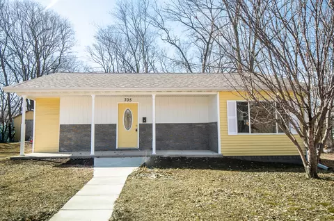 705 Nachusa Ave, Dixon, IL 61021