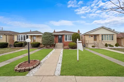 7754 Moody Ave, Burbank, IL 60459