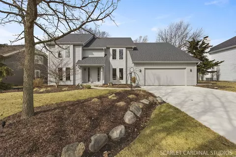 2505 River Woods Dr, Naperville, IL 60565