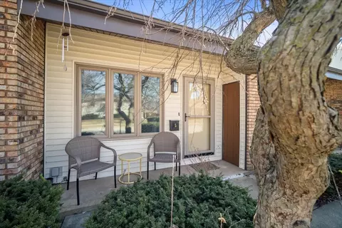 1702 Rockingham Dr #5, Normal, IL 61761 photo 3