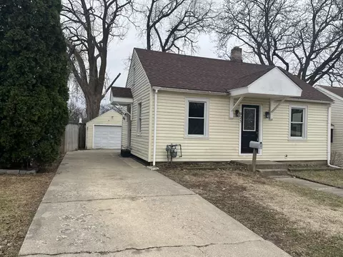 923 Harriet Ave, Aurora, IL 60505