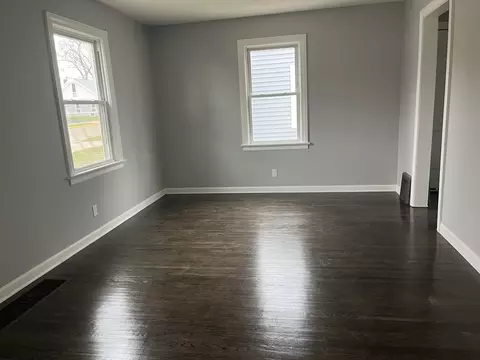 Living - 923 Harriet Ave, Aurora, IL 60505 photo 3 of 3