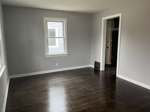 Living - 923 Harriet Ave, Aurora, IL 60505 photo 1 of 3