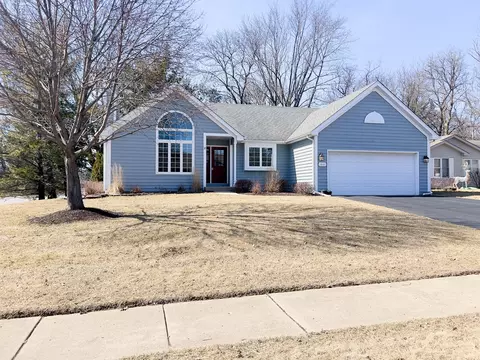 1601 Poplar Ln, Woodstock, IL 60098
