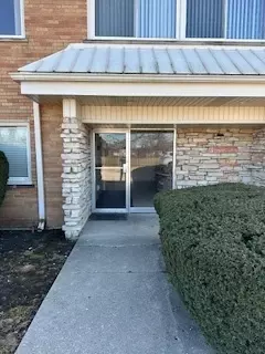 5001 Madison St #3F, Skokie, IL 60077